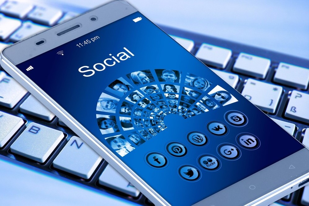 what-is-social-media-business